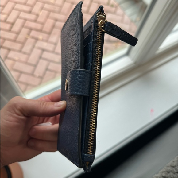 Lodi’s blue leather wallet - Picture 6 of 7